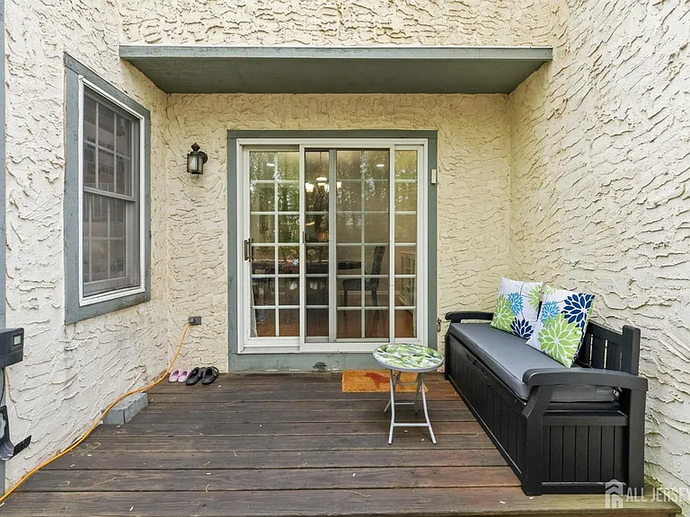 3 Dorchester Dr — Photo 50