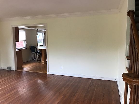 3rd image of 1612 Deer Park Ave