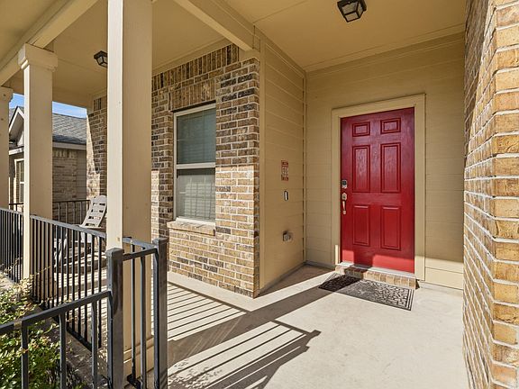 3rd image of 320 Druse Ln
