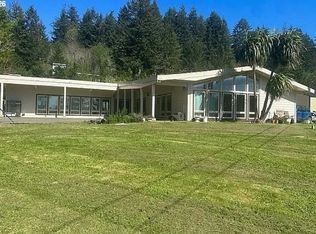 94475 Golf Course Ln, North Bend, OR 97459