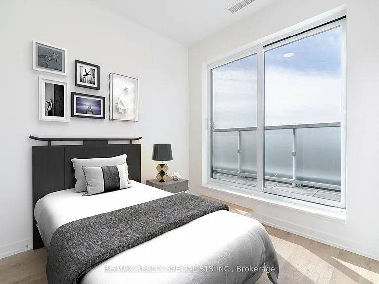 415 Main St W #703 — Photo 15