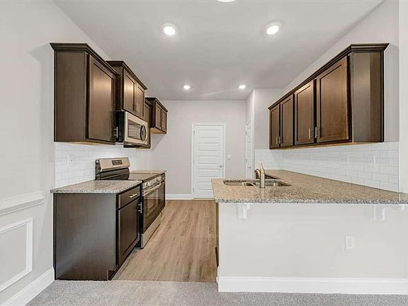 3rd image of 313 Melanie Ct