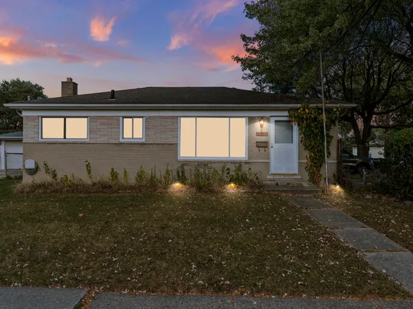30214 J Carls St, Roseville, MI 48066