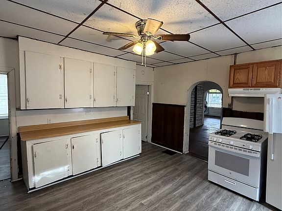 5th image of 197 Oak St