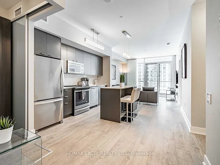 30 Roehampton Ave #619 — Photo 8