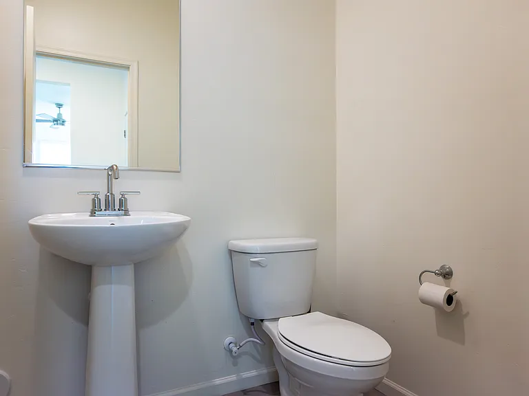 10410 W Robertson St — Photo 12