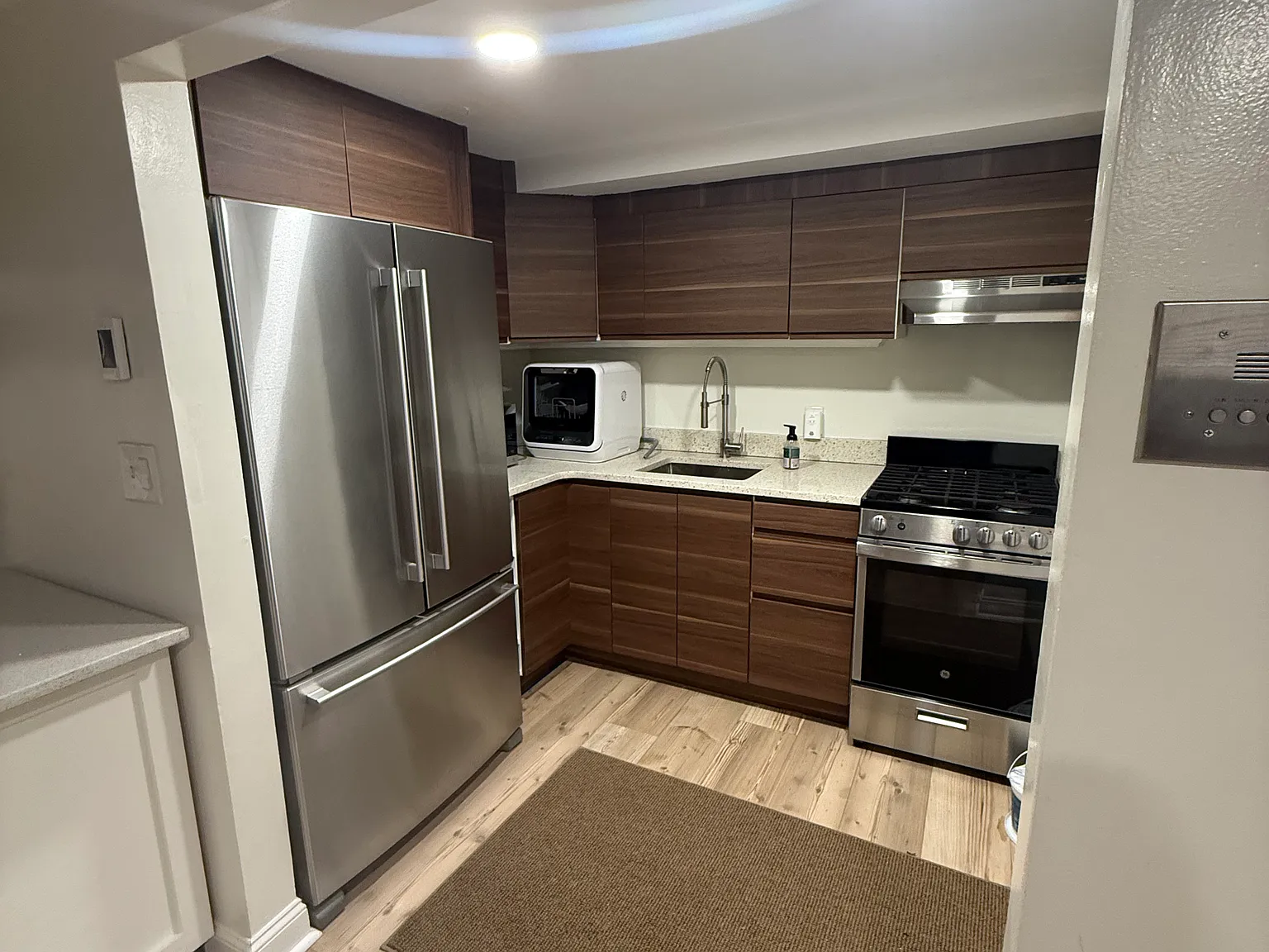 Studio, 700 sqft, $3,000 — Photo 2