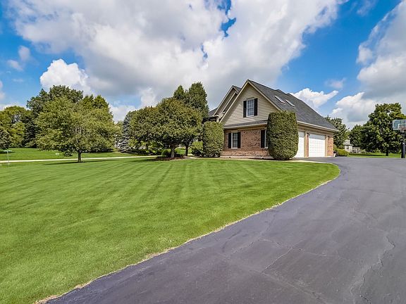 3rd image of 195 Boxwood Dr