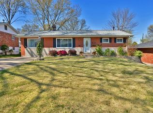 9827 Ridgely Ln, Saint Louis, MO 63123