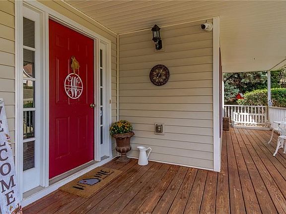 5th image of 168 Eagle Glen Dr