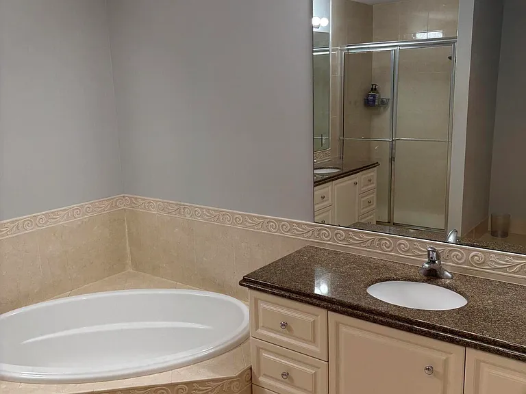 6 Harbour Isle Dr E #205 — Photo 31