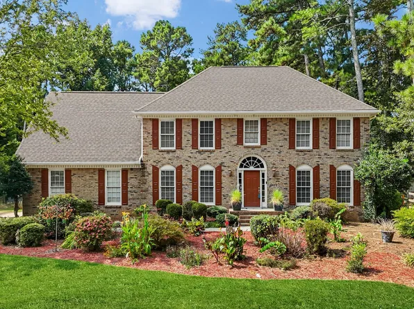 1339 Saint Michaels Ct SW, Lilburn, GA 30047