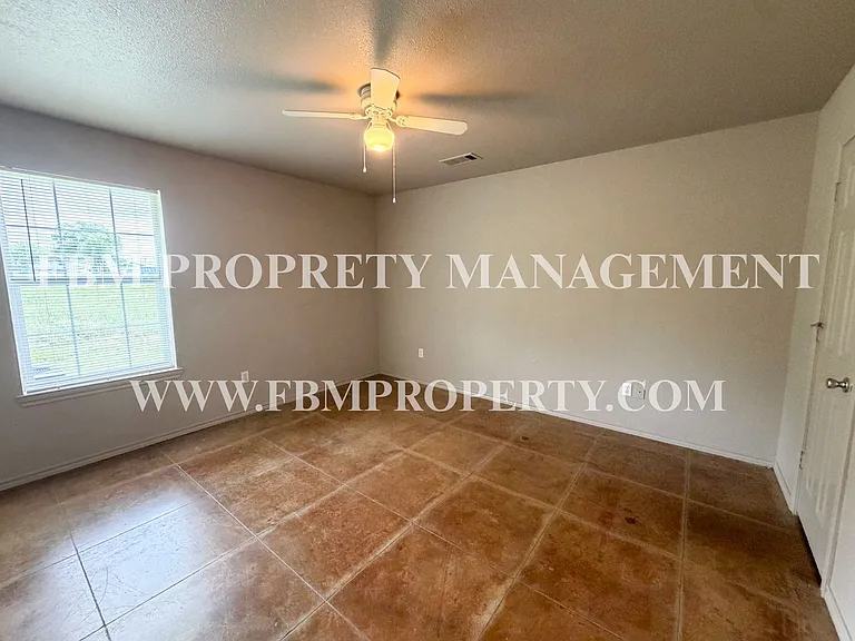 212 W Lamar St — Photo 7