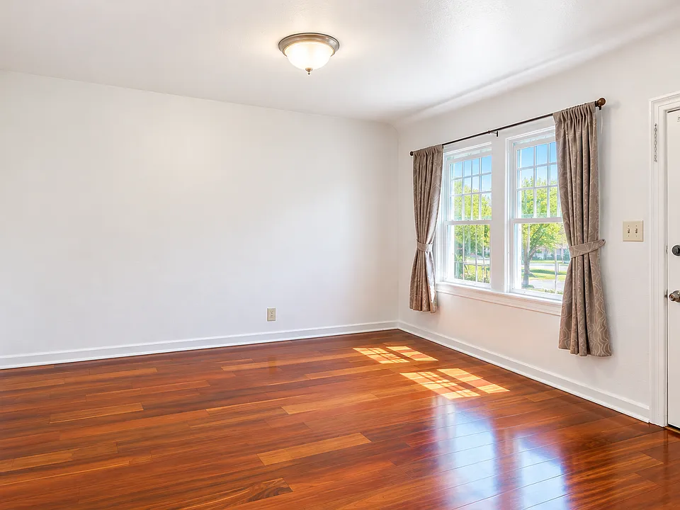 1137 Cedar Ave #2