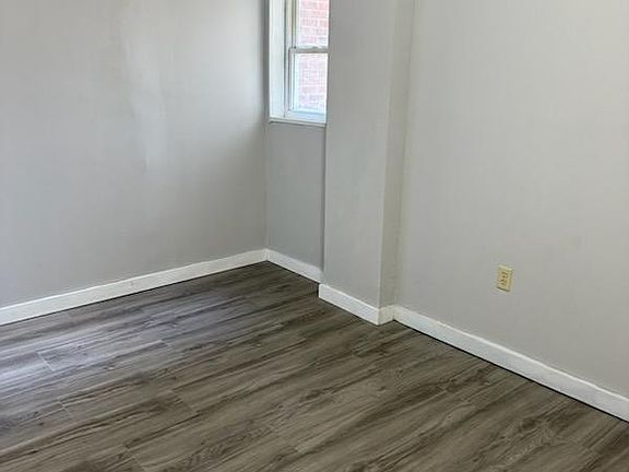 4th image of 211 N 5th Ave
