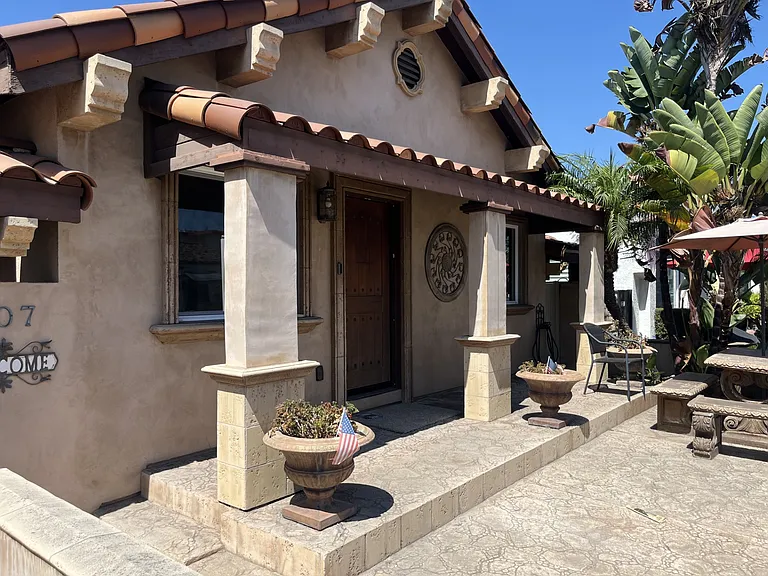 207 Nieto Ave — Photo 1