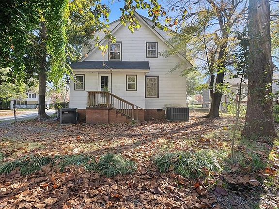 3rd image of 405 Richmond Rd
