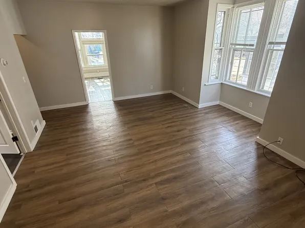 691 5th St E #1, Saint Paul, MN 55106