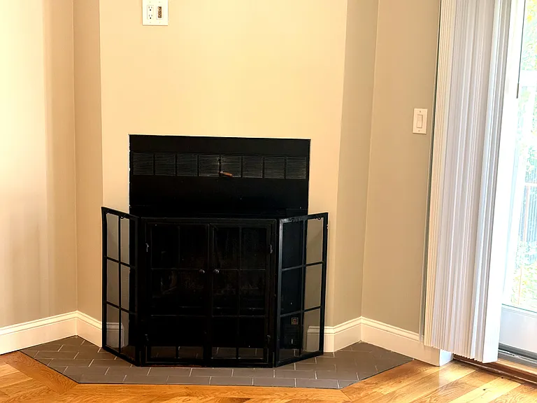 40 Medford St #1A — Photo 2