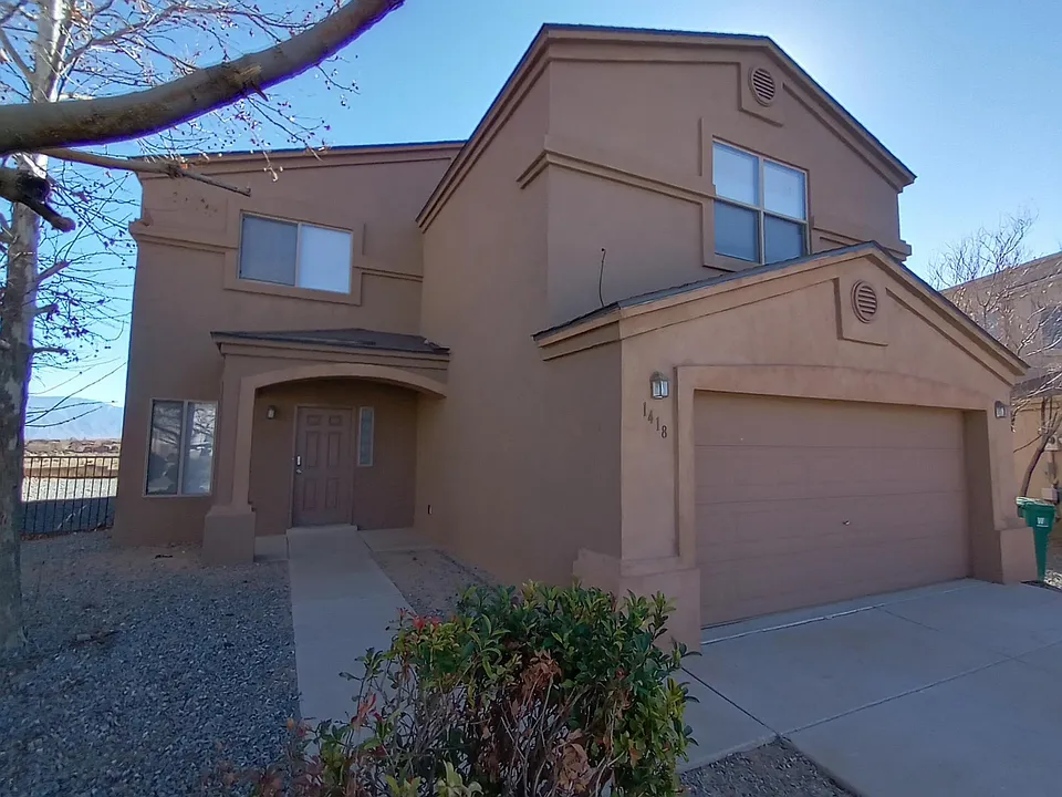 1418 Laguna Ct NE