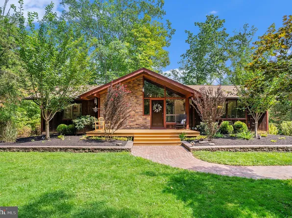 631 Camp Wawa Rd, Schwenksville, PA 19473