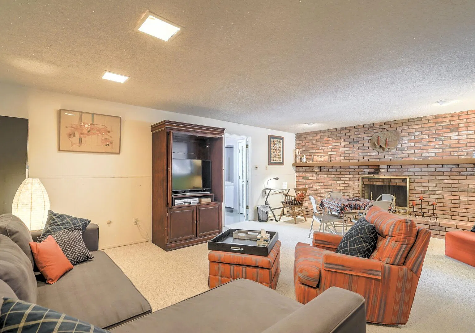 2208 Oakridge Ln — Photo 4