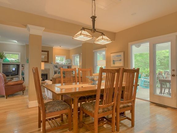 4th image of 1220 Village Way S