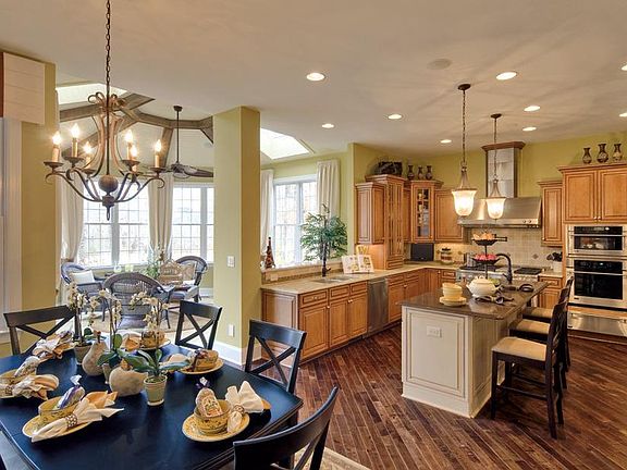 5th image of 2265 Highland Dr #12