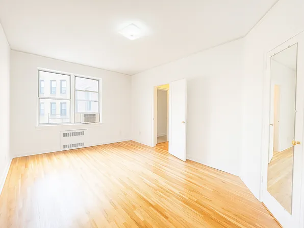 915 East 17th Street image 12 of 15