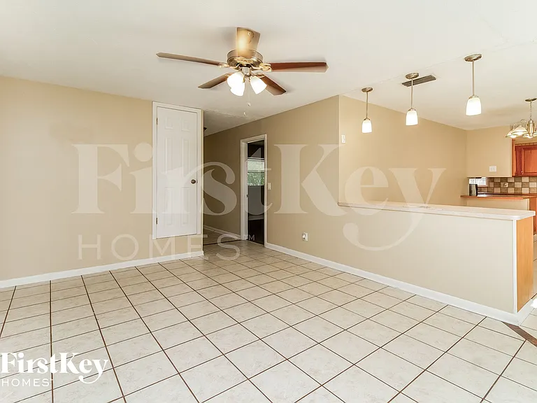 2720 Erin Rd — Photo 3