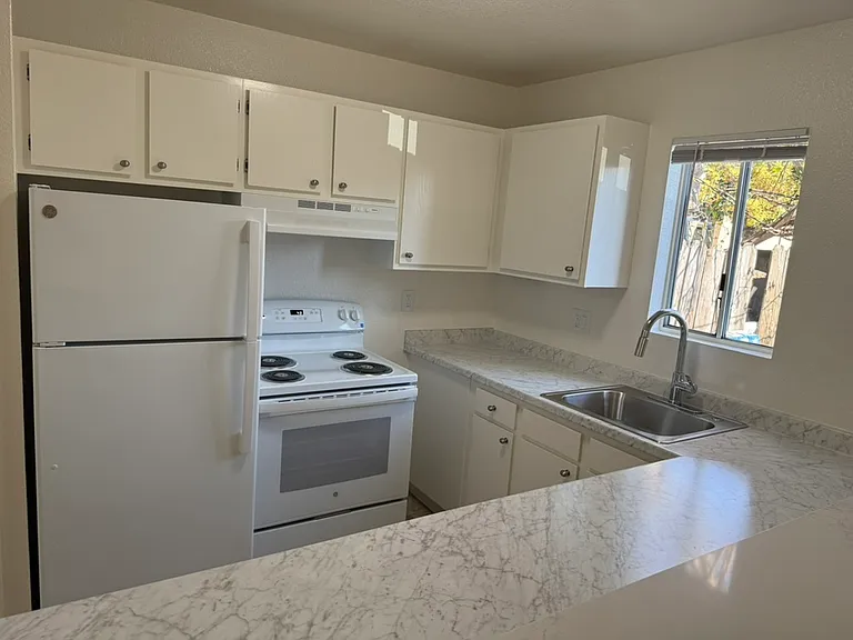 22435 Princeton St #4 — Photo 6