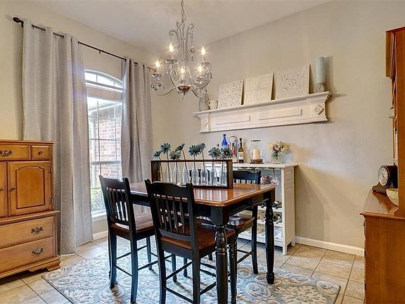 5th image of 3916 Larkspur Dr