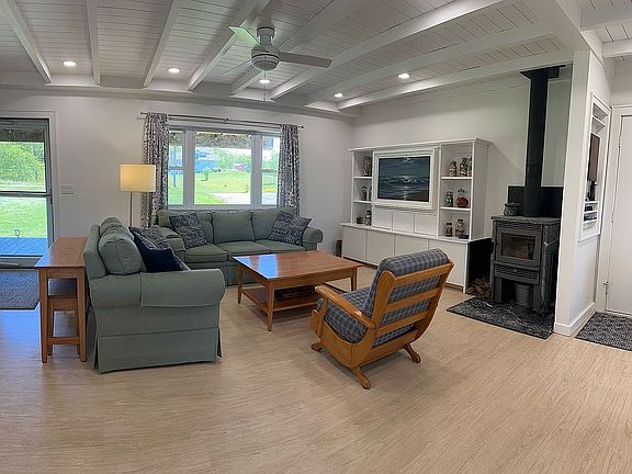 4th image of 326 Fields Park Rd