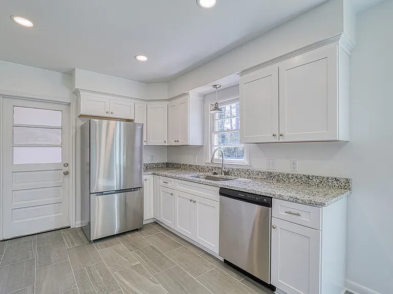 118 1st Ave — Photo 22
