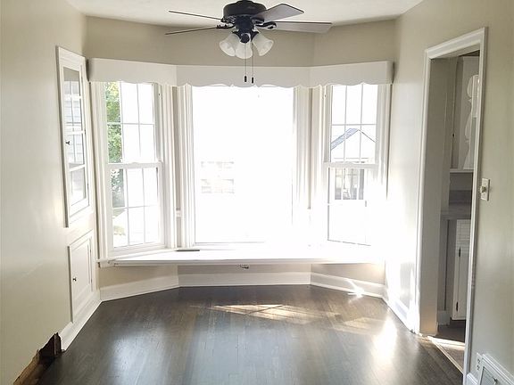 5th image of 208 Oak Knolls Ave