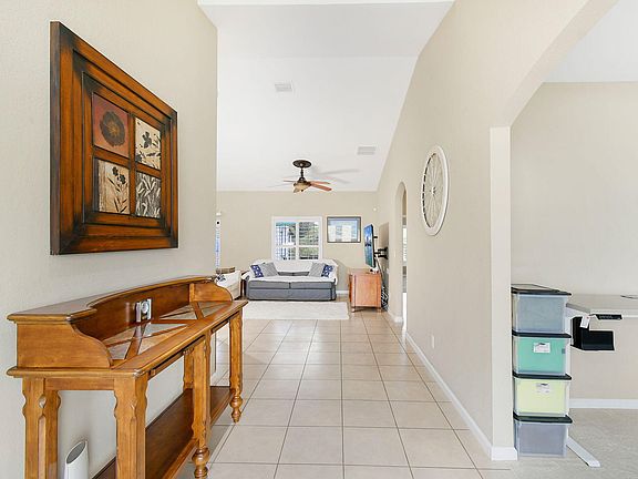 5th image of 272 SW Kestor Drive