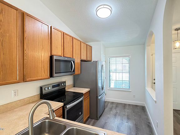 4th image of 618 BRIAR WAY Lane