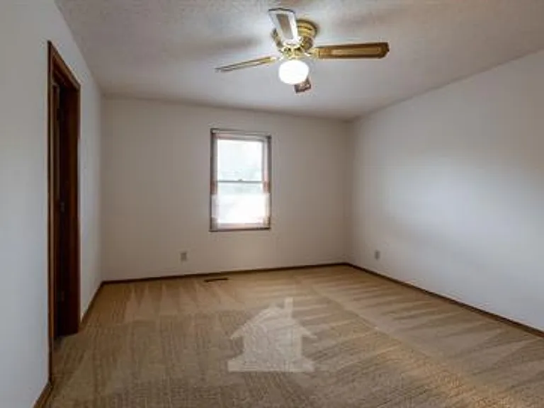 3361A S Clifton Ave — Photo 4