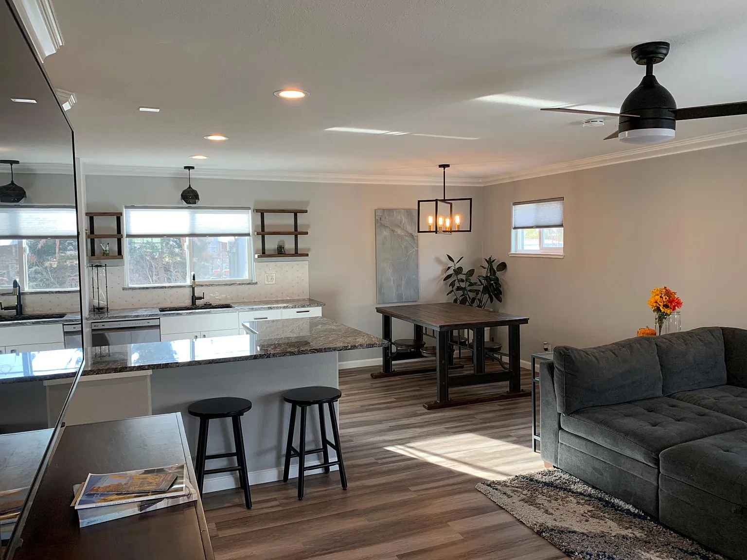 4422 E Utah Pl — Photo 3