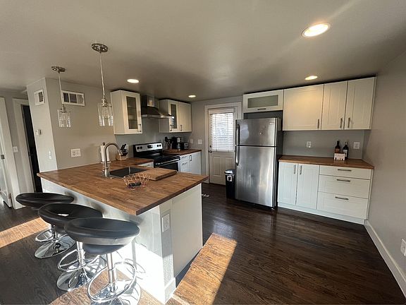 3rd image of 2927 W 21st Ave