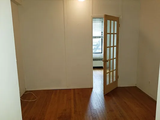 Rented by Monarch Realty Holdings | media 2