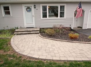 103 Creek Hill Ln, Rochester, NY 14625