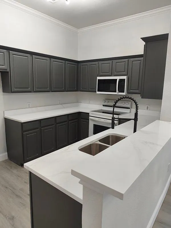 4 bed, 2.5 bath, 1337 sqft, $1,950 — Photo 1
