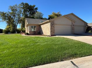 41201 Whispering Oaks Dr, Clinton Township, MI 48038
