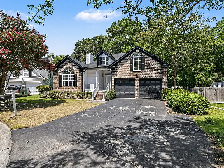 1854 Oleander Ct — Photo 3