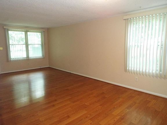 5th image of 5561 Pipers Meadow Dr