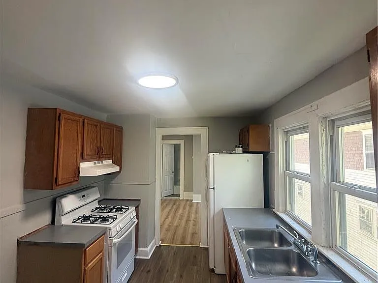 124 2nd Ave #D — Photo 6