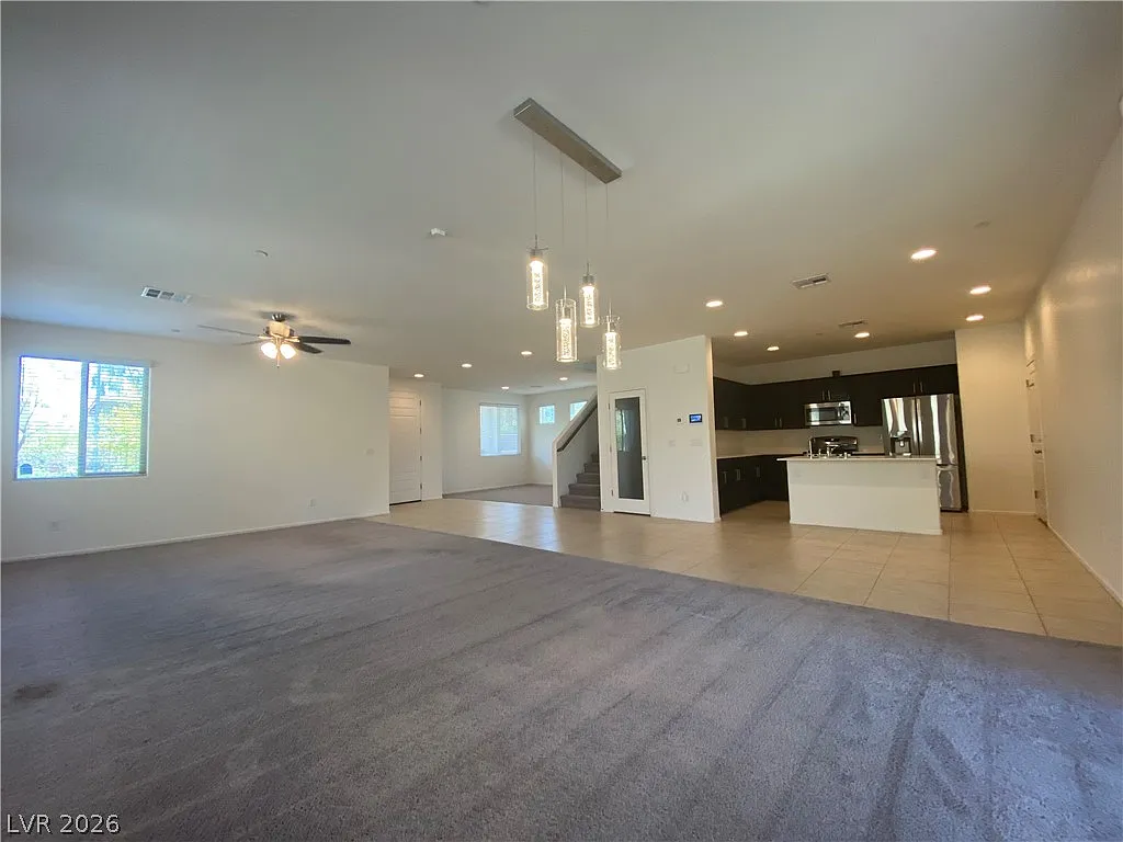 3 bed, 2.5 bath, 2384 sqft, $2,695 — Photo 2
