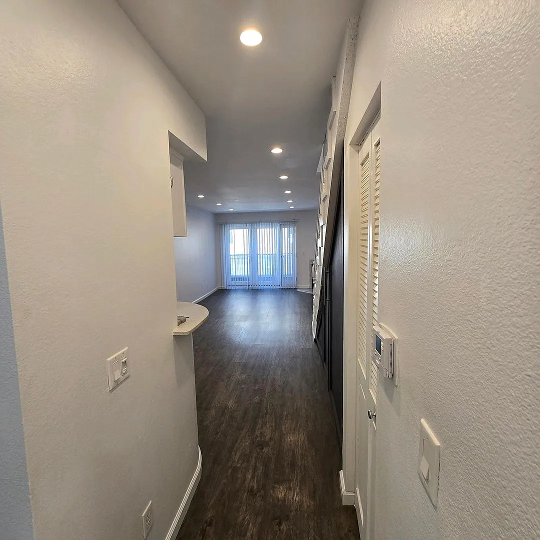 Sherman Oaks Area apartment close to local shops and Restaurants — Photo 3