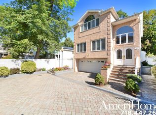 409 Woods Of Arden Rd, Staten Island, NY 10312